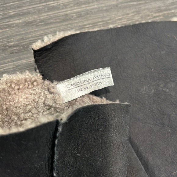 $239 CAROLINA AMATO THOMAS IN BLACK SUEDE SHEARLING GLOVES SIZE 9 - Picture 3 of 5